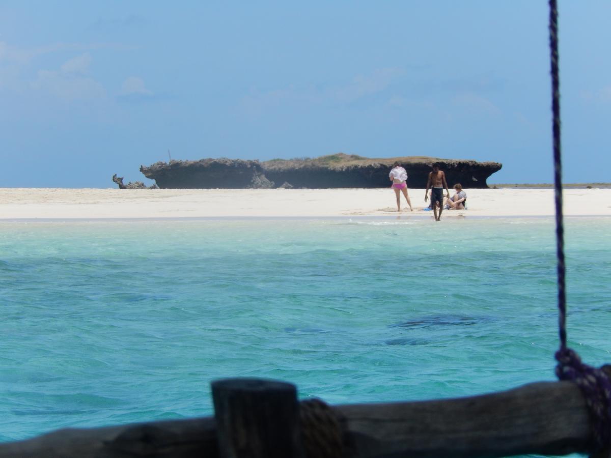 Blue Monkey Beach Cottages Shimoni Exterior photo