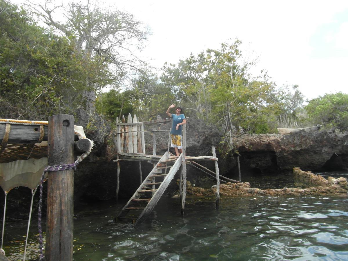 Blue Monkey Beach Cottages Shimoni Exterior photo